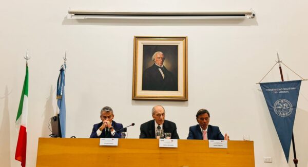 Conferencias magistrales de E. Raúl Zaffaroni (profesor e métito de la UBA) y Vittorio Manes (catedrático de derecho penal de la Universidad de Bologna).